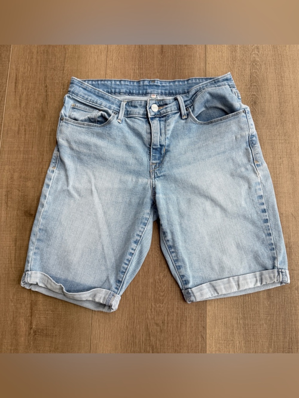 Levis Jeans Womens‎ 30x9” Blue Light Wash Capri Cutoffs Denim Zip Fly Summer